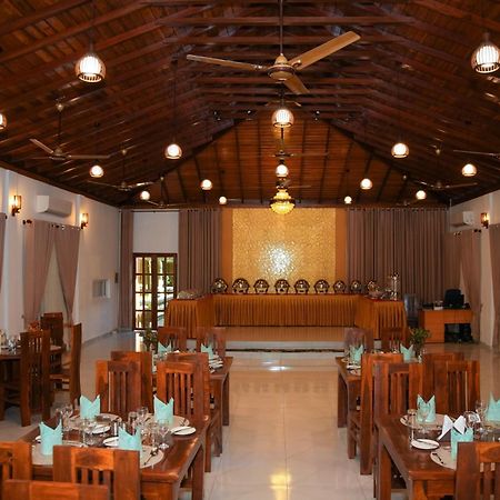 Jkab Park Hotel ตรินโคมาลี ภายนอก รูปภาพ