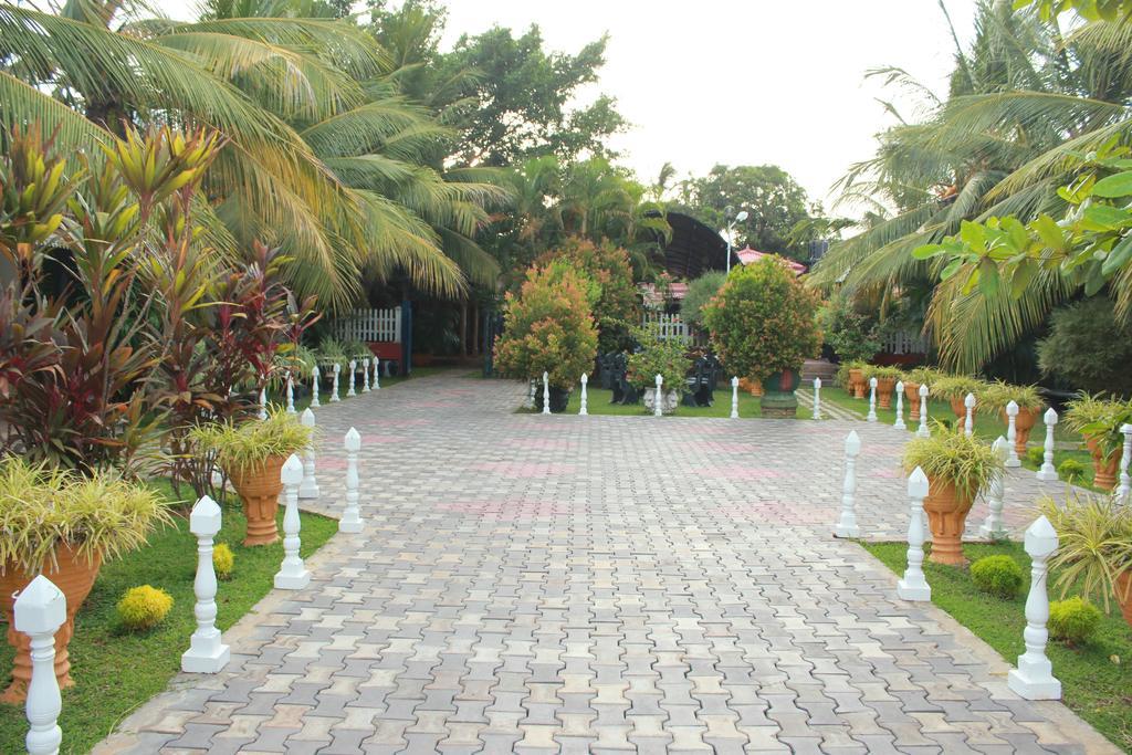 Jkab Park Hotel ตรินโคมาลี ภายนอก รูปภาพ