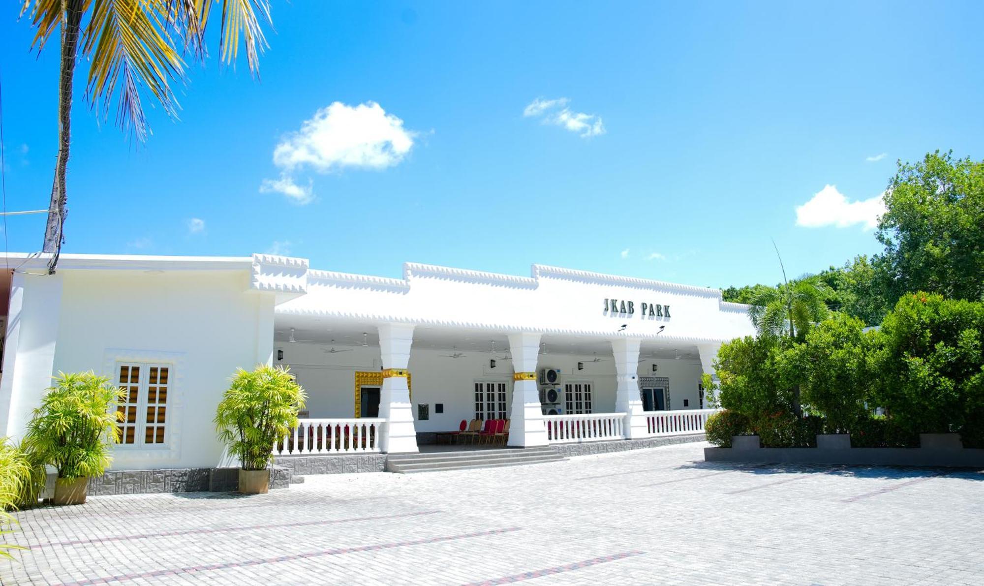 Jkab Park Hotel ตรินโคมาลี ภายนอก รูปภาพ