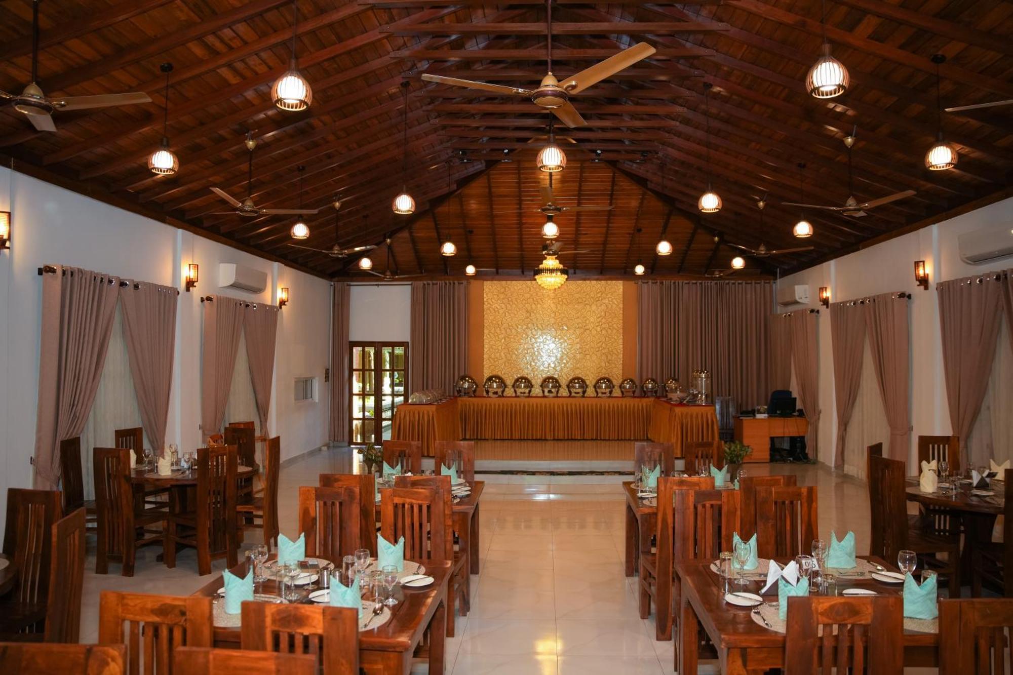 Jkab Park Hotel ตรินโคมาลี ภายนอก รูปภาพ