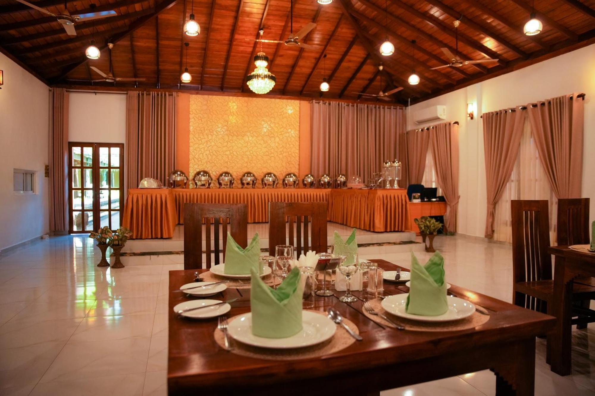 Jkab Park Hotel ตรินโคมาลี ภายนอก รูปภาพ