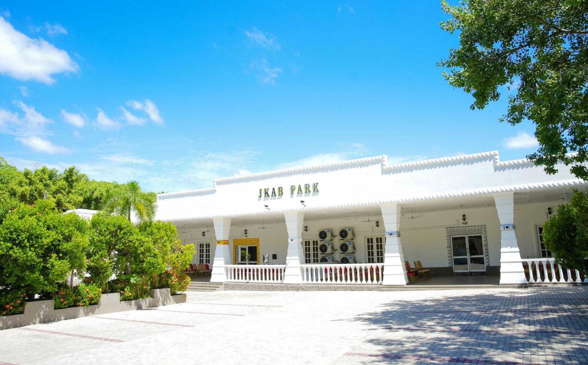 Jkab Park Hotel ตรินโคมาลี ภายนอก รูปภาพ