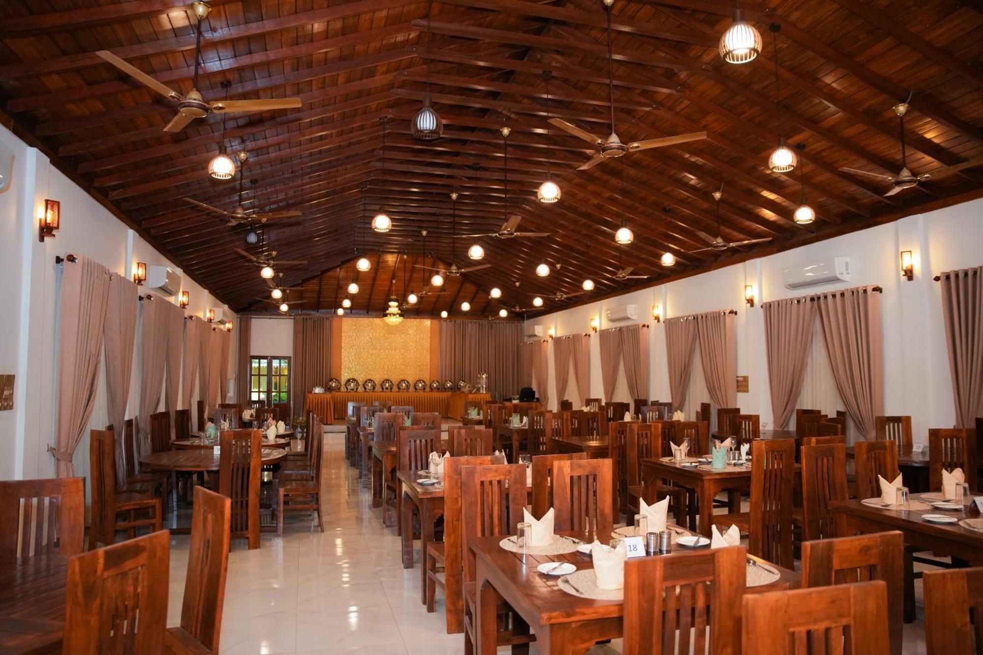 Jkab Park Hotel ตรินโคมาลี ภายนอก รูปภาพ