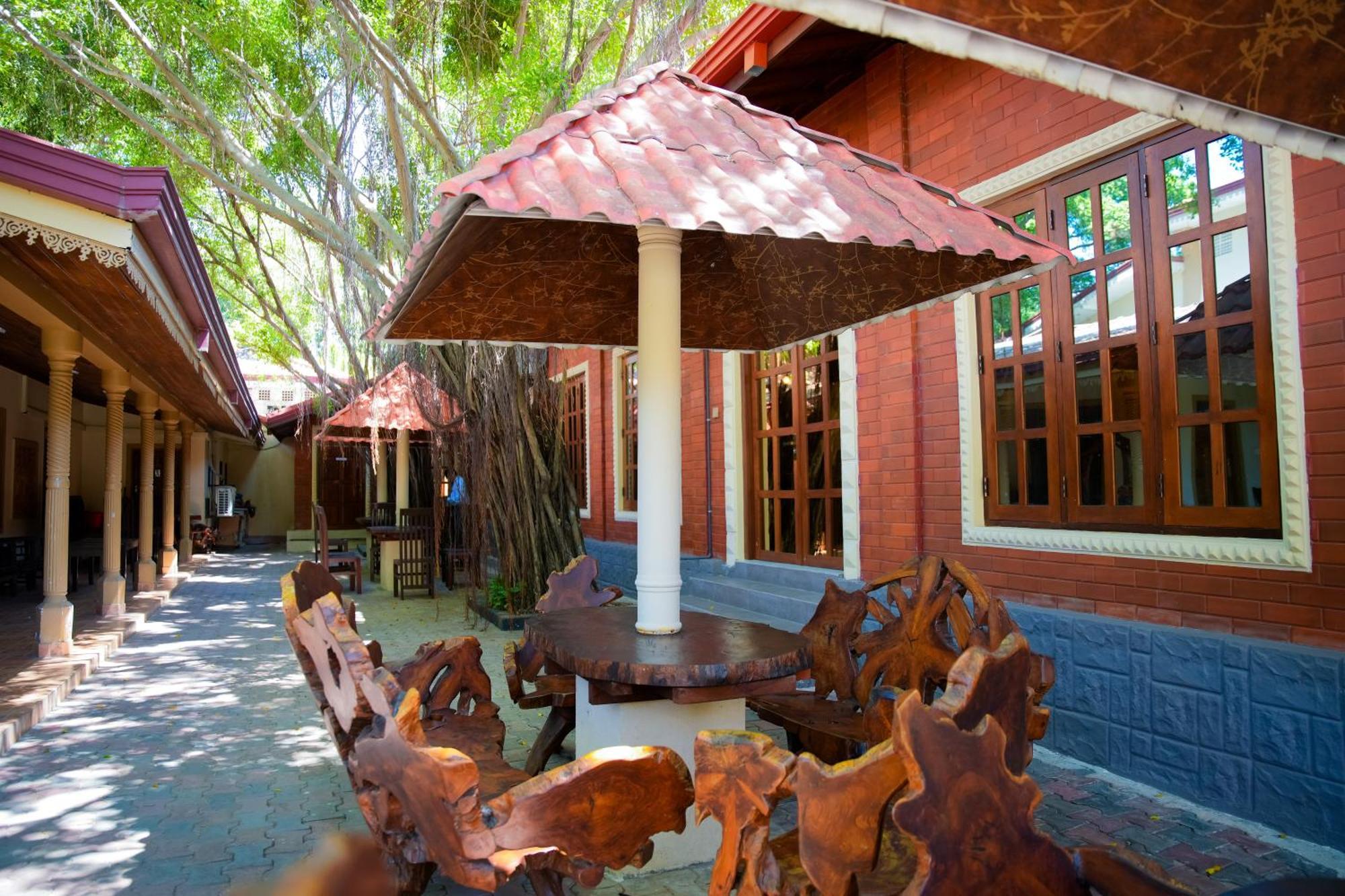 Jkab Park Hotel ตรินโคมาลี ภายนอก รูปภาพ