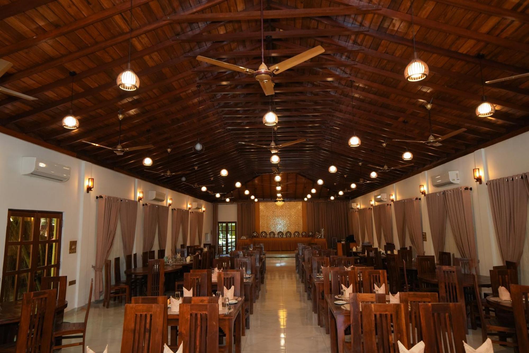 Jkab Park Hotel ตรินโคมาลี ภายนอก รูปภาพ
