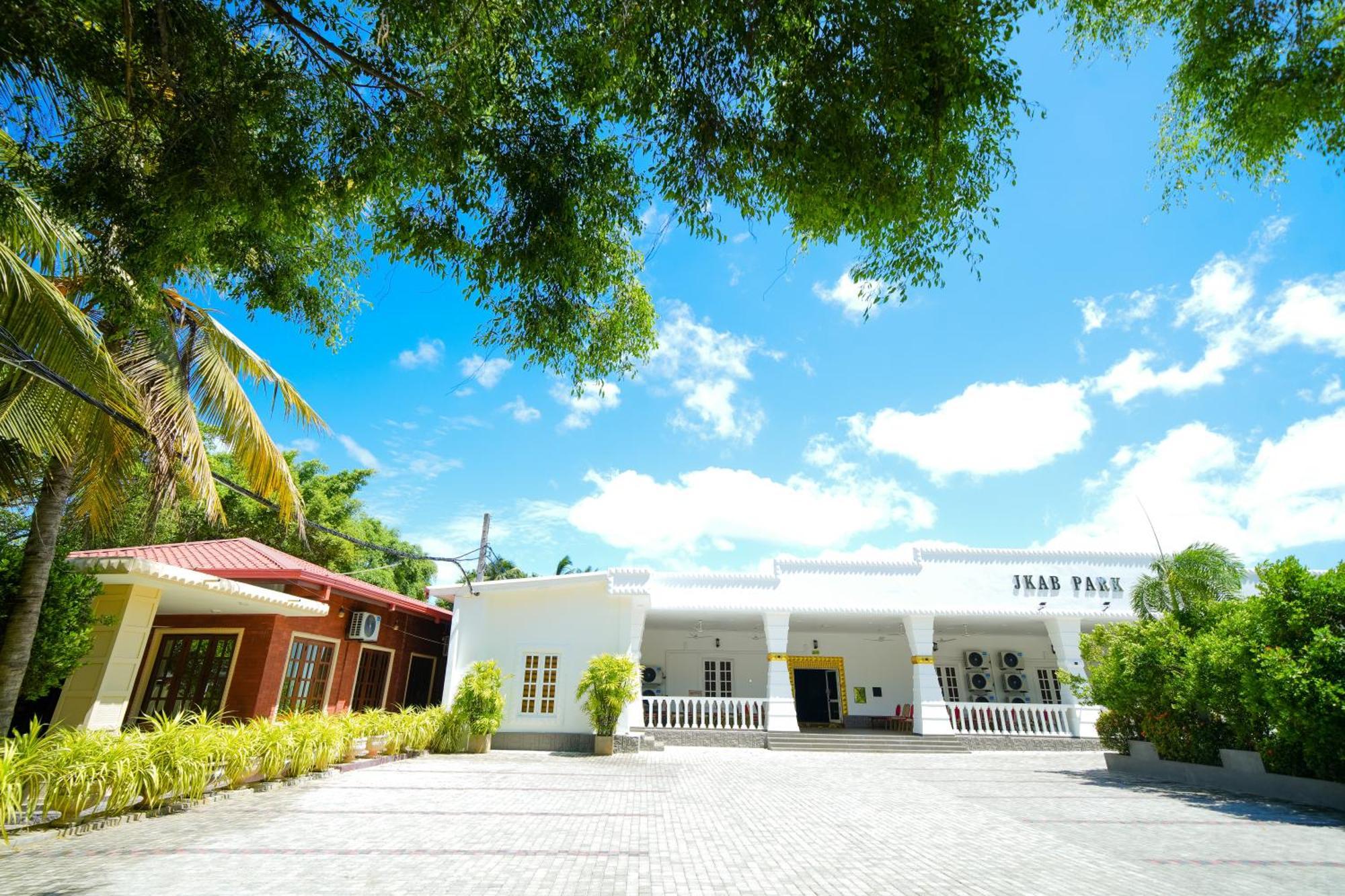 Jkab Park Hotel ตรินโคมาลี ภายนอก รูปภาพ
