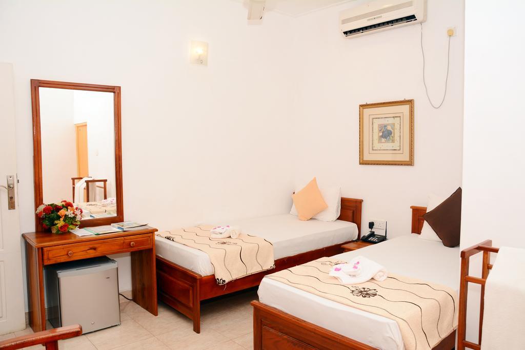 Jkab Park Hotel ตรินโคมาลี ภายนอก รูปภาพ