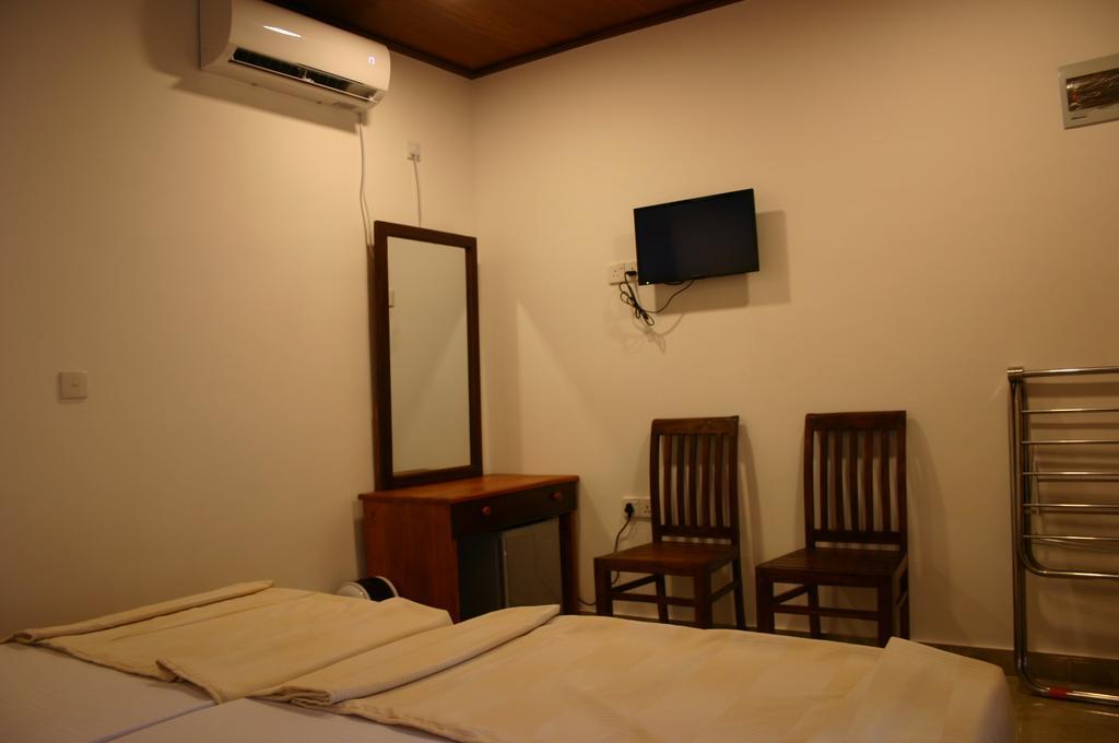 Jkab Park Hotel ตรินโคมาลี ภายนอก รูปภาพ