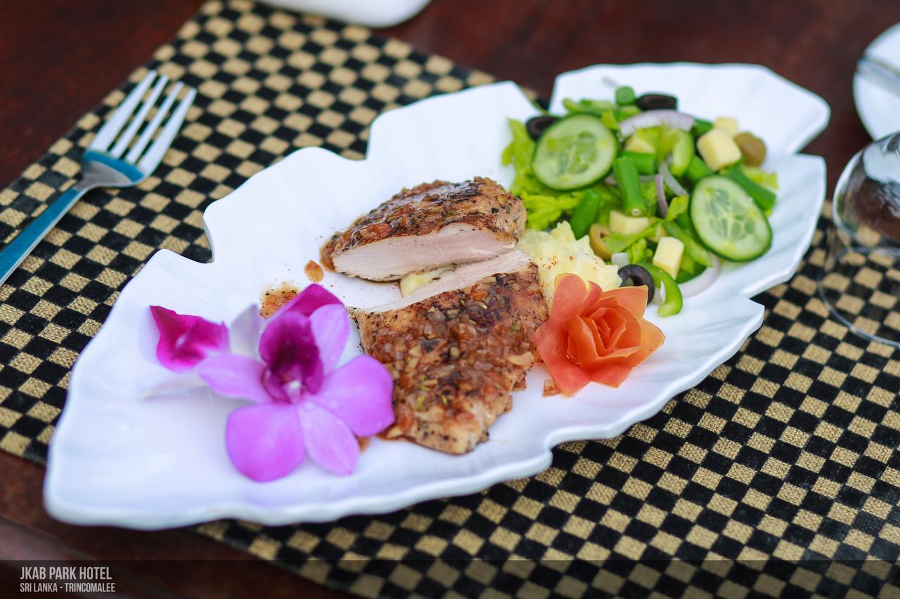 Jkab Park Hotel ตรินโคมาลี ภายนอก รูปภาพ