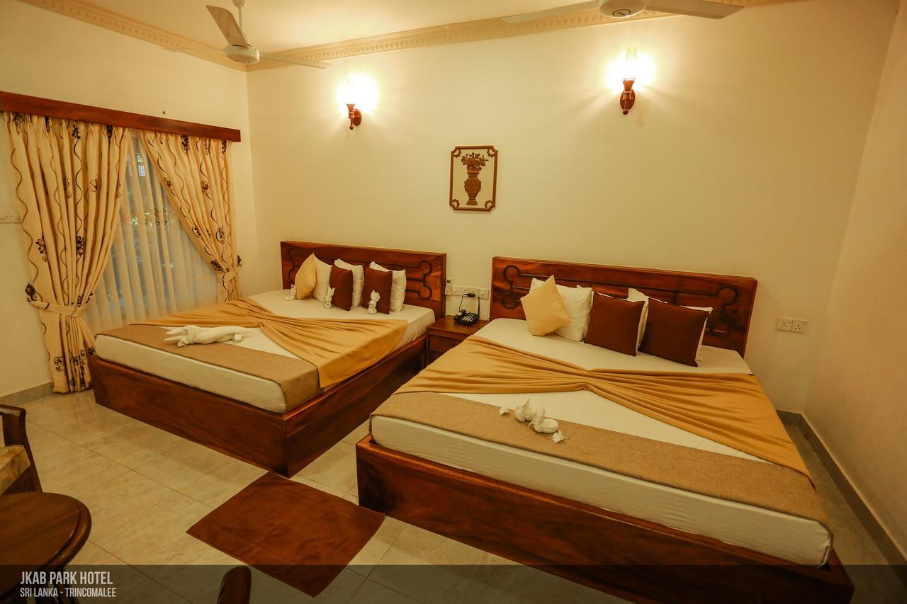 Jkab Park Hotel ตรินโคมาลี ภายนอก รูปภาพ
