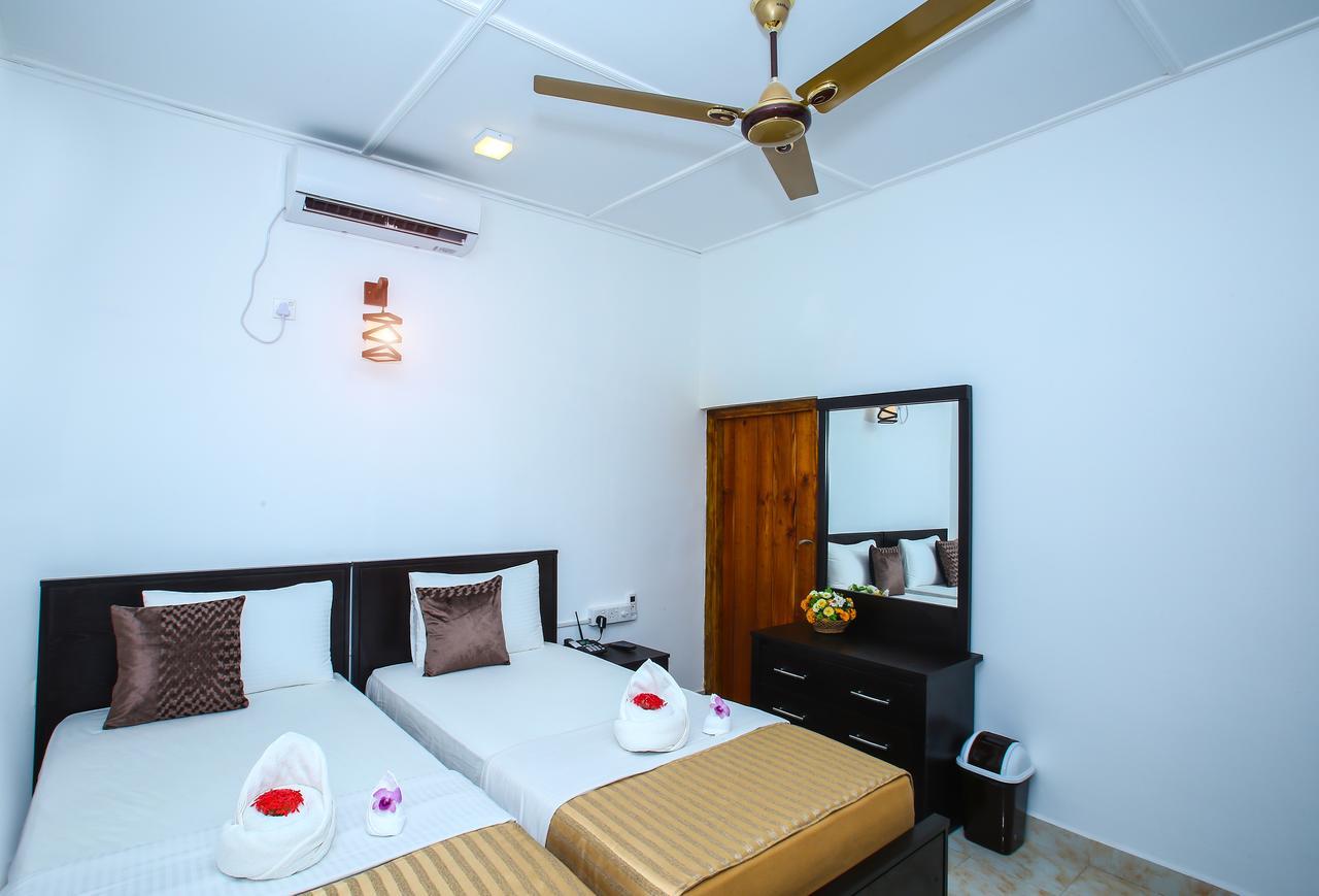 Jkab Park Hotel ตรินโคมาลี ภายนอก รูปภาพ