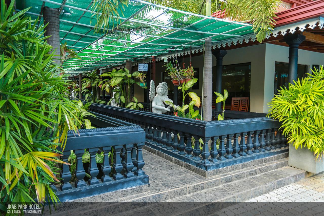 Jkab Park Hotel ตรินโคมาลี ภายนอก รูปภาพ