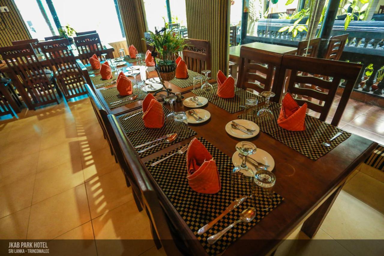 Jkab Park Hotel ตรินโคมาลี ภายนอก รูปภาพ
