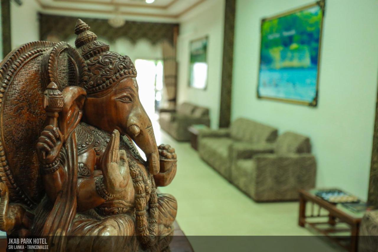 Jkab Park Hotel ตรินโคมาลี ภายนอก รูปภาพ