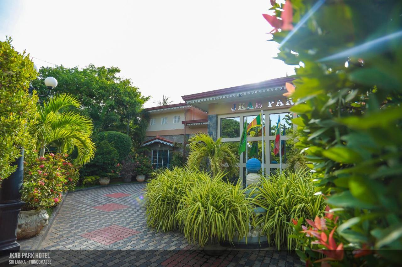 Jkab Park Hotel ตรินโคมาลี ภายนอก รูปภาพ