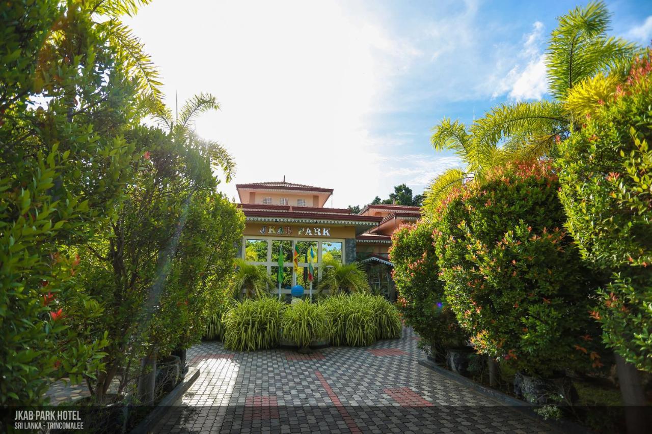 Jkab Park Hotel ตรินโคมาลี ภายนอก รูปภาพ